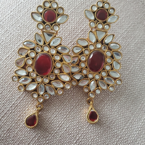 Kundan earrings with red stones - Picture 2 of 3